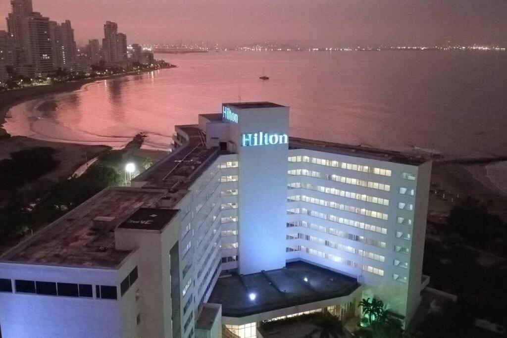 Con Hermosa Vista Al Mar En El Laguito Piso 19 Apartamento *