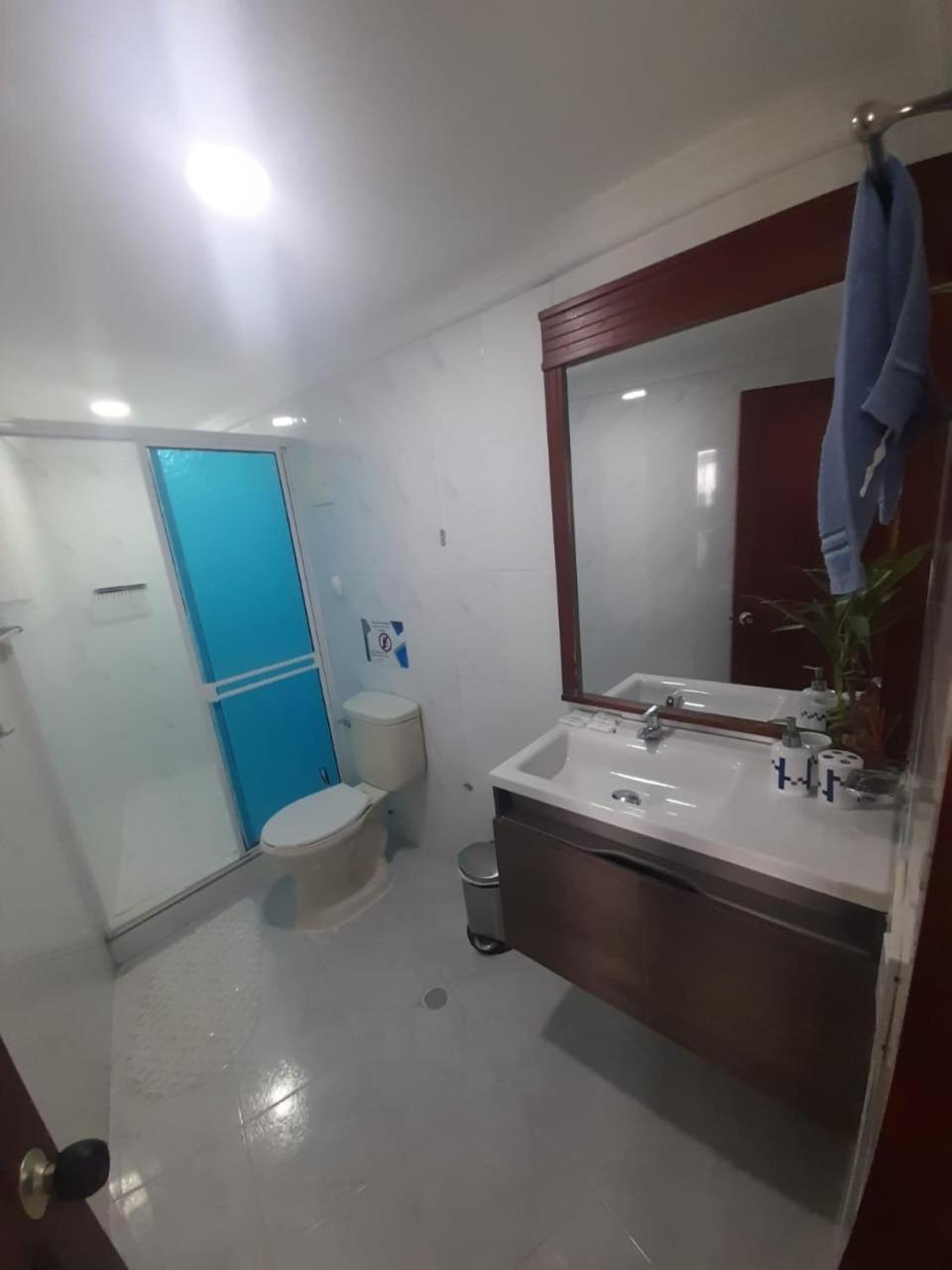 Con Hermosa Vista Al Mar En El Laguito Piso 19 Apartamento *
